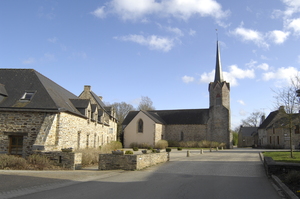 Longère paysanne et l'Eglise paroissiale du XVI° siècle Longère paysanne et l'Eglise paroissiale du XVI° siècle