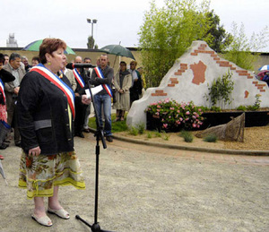 Madame Danielle Pineau, maire de Saint-Laurent-du-Mottay. Madame Danielle Pineau, maire de Saint-Laurent-du-Mottay.