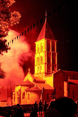 L'église sous le feu d'artifice