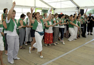 La joyeuse chorale en chauffeur de salle…