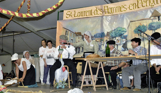 Le gavage des oies à Saint-Laurent-des-Hommes Le gavage des oies à Saint-Laurent-des-Hommes