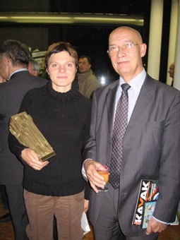 Marie Delattre en compagnie de Patrick Magd, directeur de la communication à EDF, président du jury