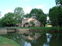 L'écluse de Bénévent. L'écluse de Bénévent.