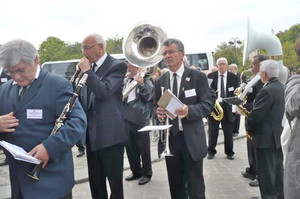 Michel Guillard au centre de la photo.