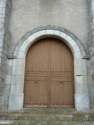 Le portail principal de style néo-roman Le portail principal de style néo-roman