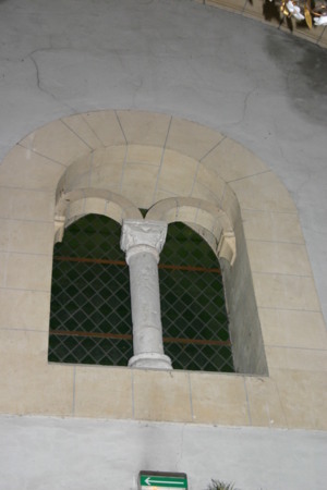 Baie de communication entre la nef et le clocher porche Baie de communication entre la nef et le clocher porche