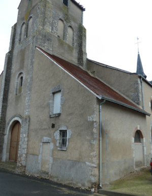 La maison du sonneur, petite construction accolée au sud du clocher et servant aujourd'hui de salle de catéchisme, semble être une construction du XVIIIème siècle.