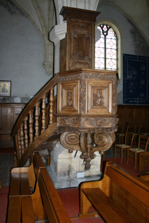 La chaire date de 1674 La chaire date de 1674