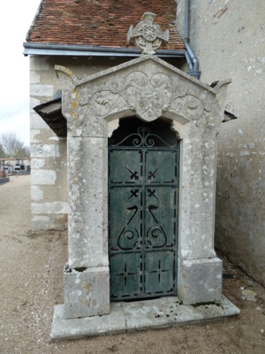 Porte d'accès au caveau de la famille Bodin de Boisrenard