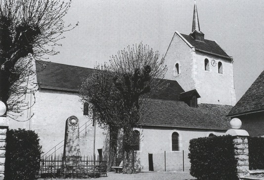 L'église St Aignan, la place de l'église et le Monument aux Morts de 1955 à 1988